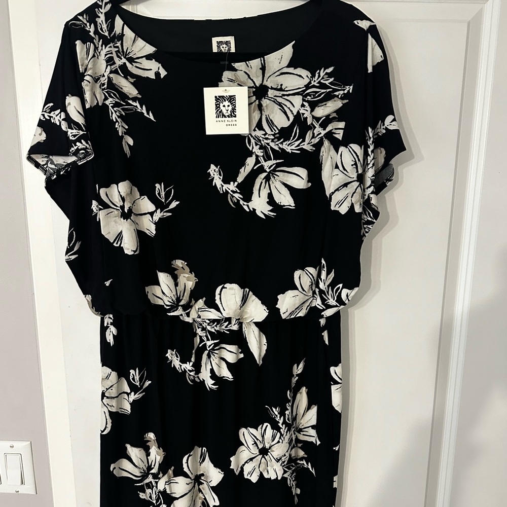 Anne Klein NWT Floral Print Dress
